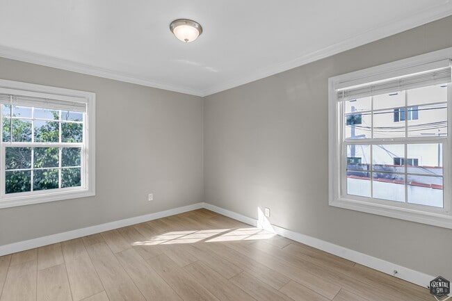 Building Photo - 8613 W Olympic Blvd