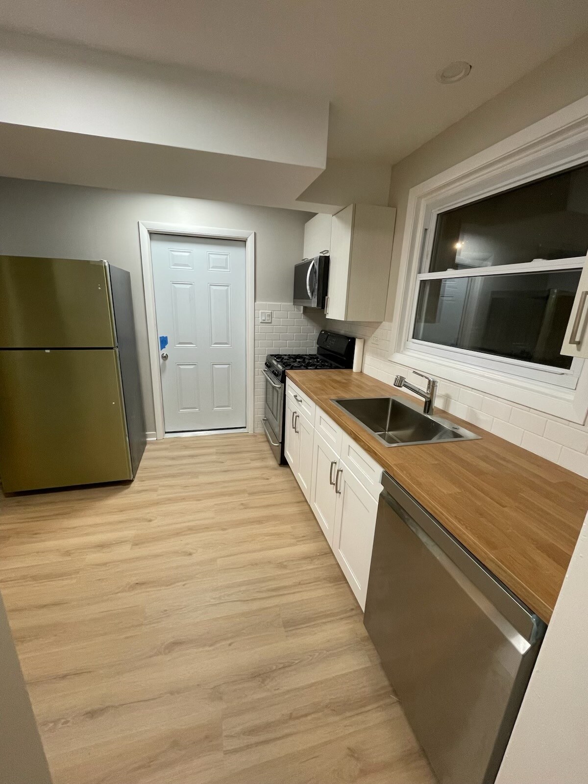 Building Photo - 7202 W Crain St