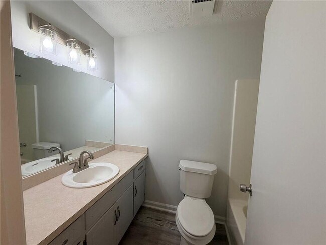 Building Photo - 1909 Suwanee Valley Rd NW