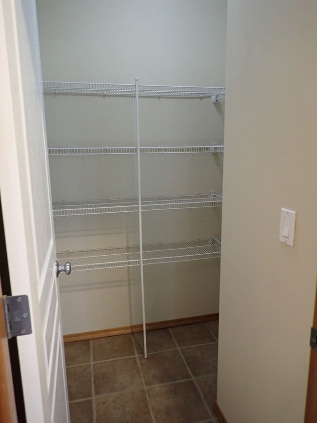 Building Photo - Beautiful 5 Bedroom Puyallup Home