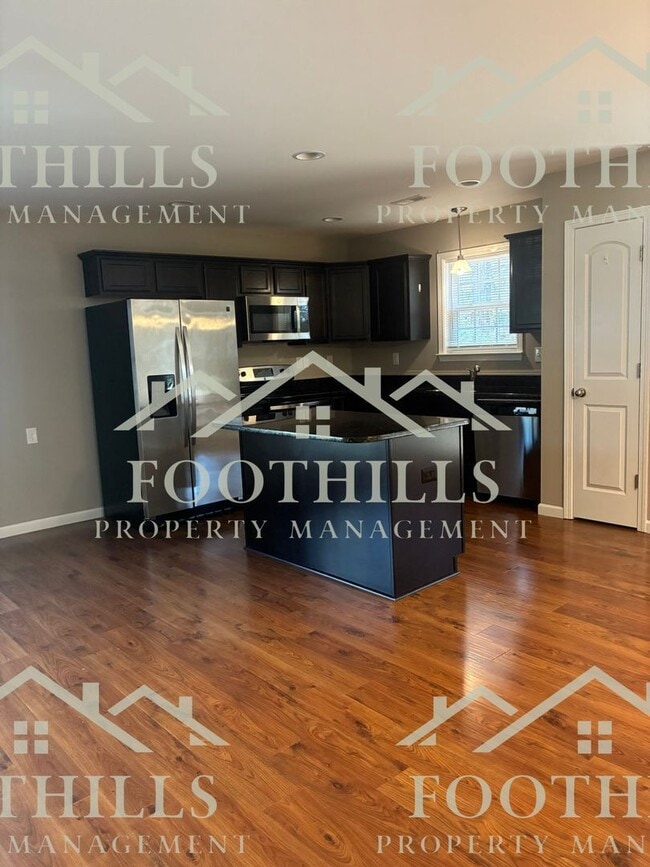 Building Photo - 118 Gallant Ln