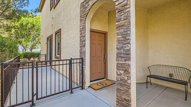 Building Photo - 348 Hanbury Manor Ln