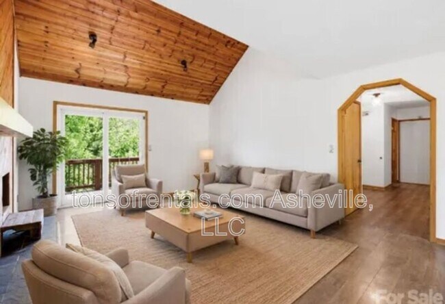 Building Photo - 207 Wood Dale Dr