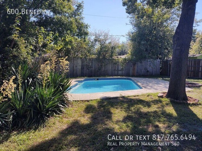 Building Photo - 600 Benedict-