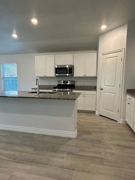 Building Photo - 752 Cascade Ln