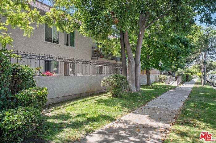 Building Photo - 1125 Pico Blvd