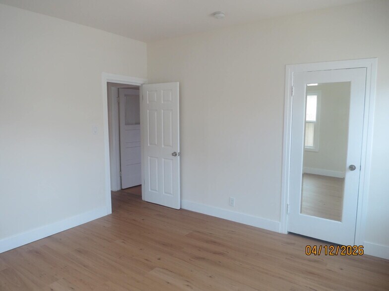 Building Photo - 2045 S Harcourt Ave