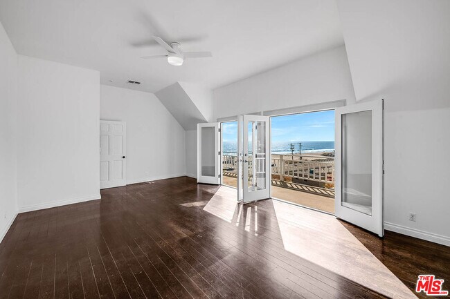 Building Photo - 6457 Surfside Way