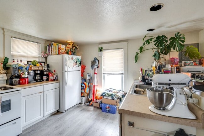 Building Photo - 313 Power St