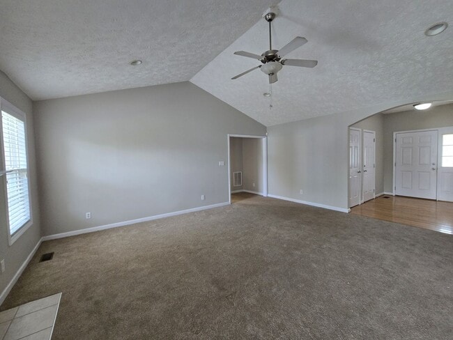 Building Photo - Grays Creek 4 Bedroom, 2 Bath with 2 Car G...