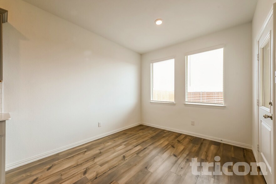 Building Photo - 5416 Montrose Dr