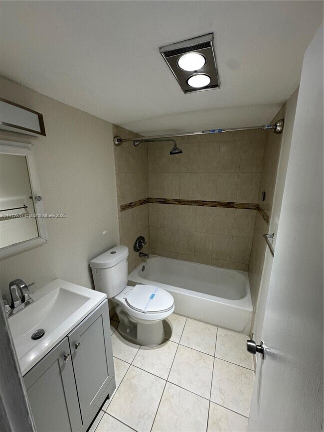 Building Photo - 2918 Funston St