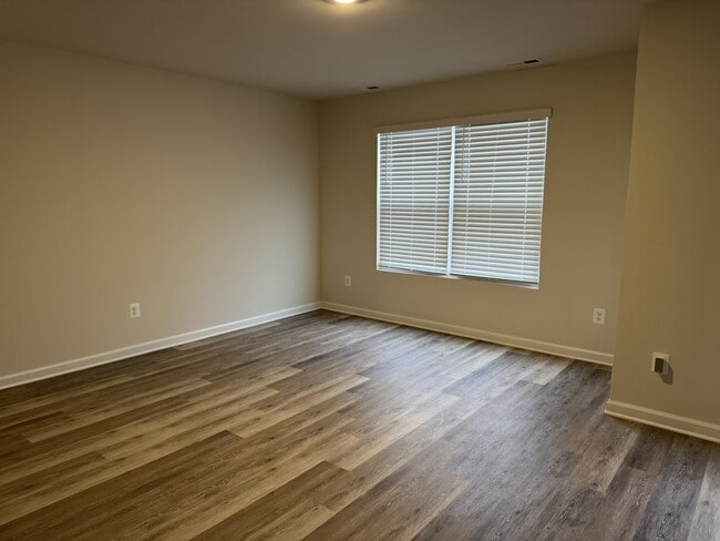 Building Photo - 71 Bloomsbury St