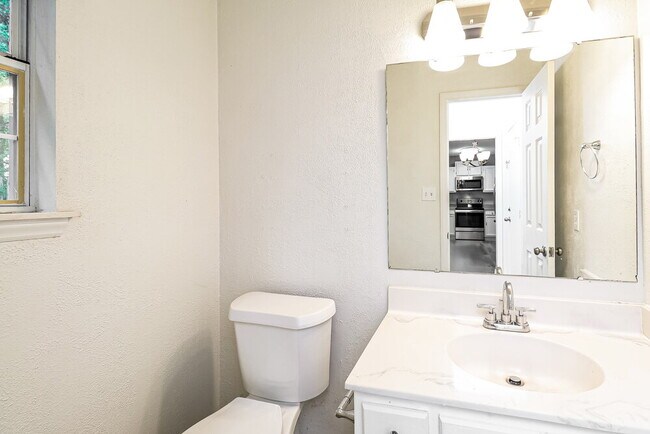 Building Photo - 9000 Oren Thompson Rd