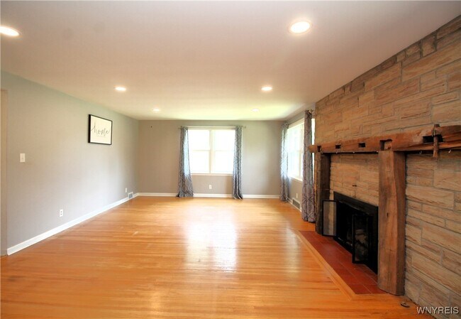 Building Photo - 8709 Nottingham Terrace