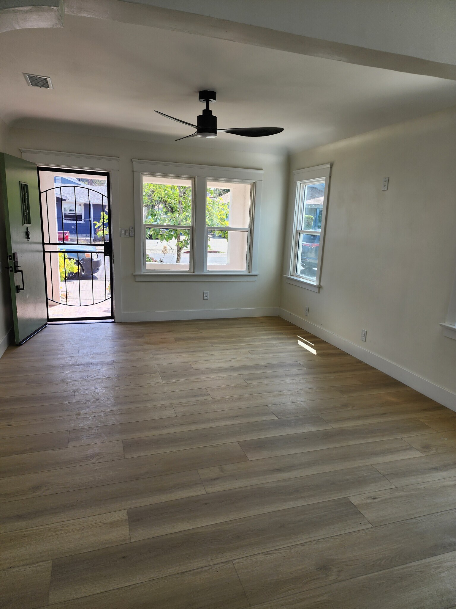 Building Photo - 4852 Cypress St