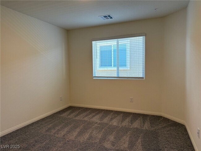 Building Photo - 10960 Meridian Flds Ave