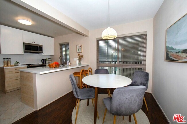 Building Photo - 6001 Canterbury Dr