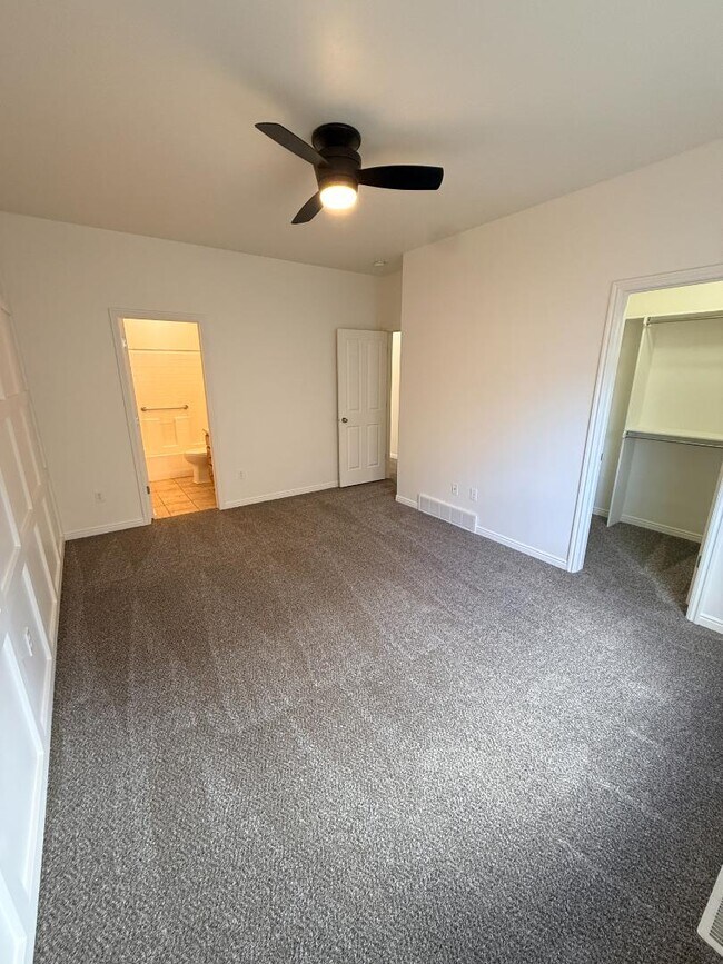 Building Photo - 8825 Jefferson Dr