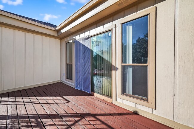 Building Photo - 1698 Creekside Dr