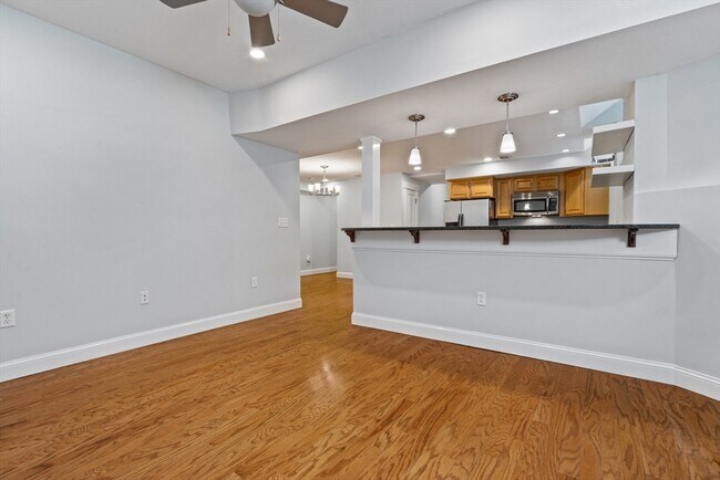 Building Photo - 15 Strathmore Rd