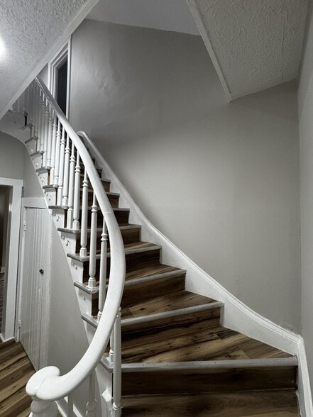 Building Photo - 301 N Detroit St