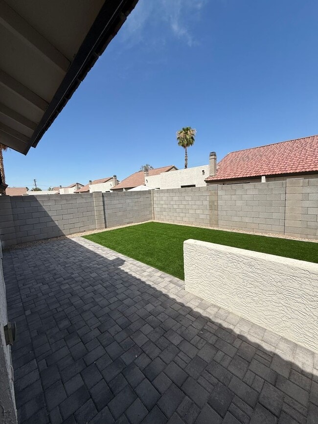 Building Photo - Central Phoenix Townhome Oasis – 2 Bed, 2 Bath, Gated with Pool!