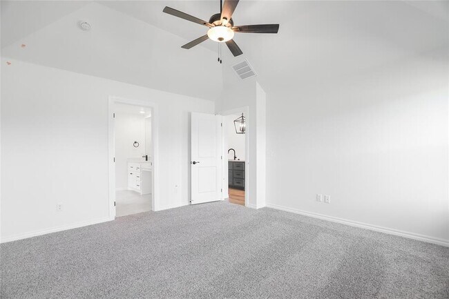 Building Photo - 8201 Mountain Oak Dr