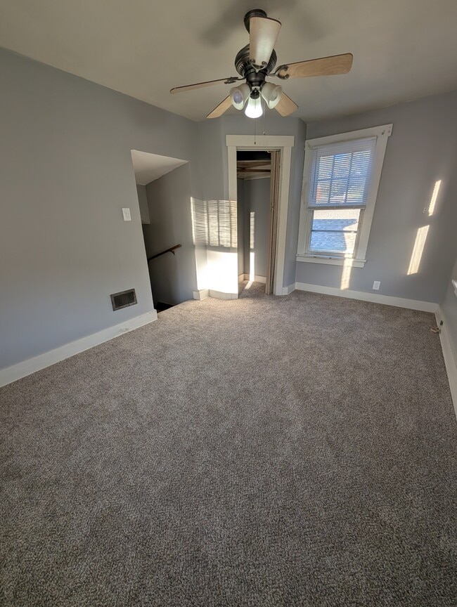 Building Photo - 2215 SW Hazelton Ct