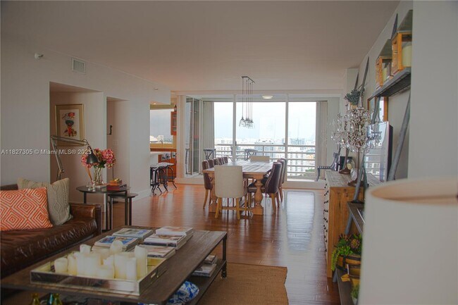 Building Photo - 1541 Brickell Ave