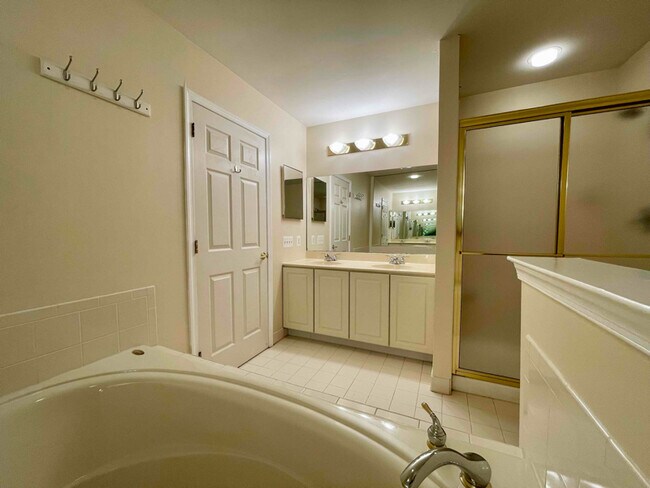 Building Photo - 53 Ross Way