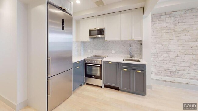 Building Photo - 2 bedroom in NEW YORK NY 10009