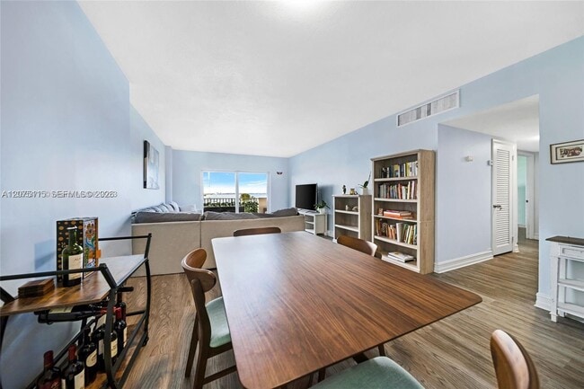 Building Photo - 1455 N Treasure Dr