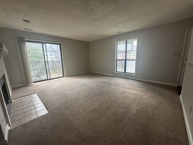 Building Photo - Sweetbriar Condos in North Raleigh - 2 bed...