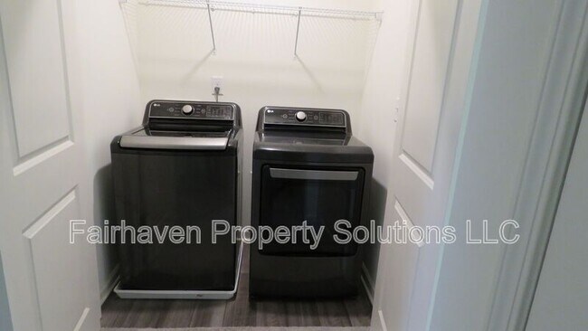 Building Photo - 1026 Paddington Dr