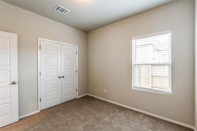 Building Photo - 140 Thunder Oak