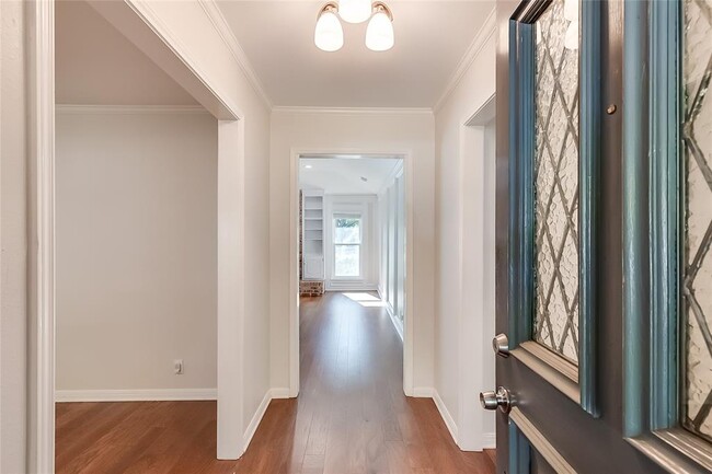 Building Photo - 11209 Deadoak Ln