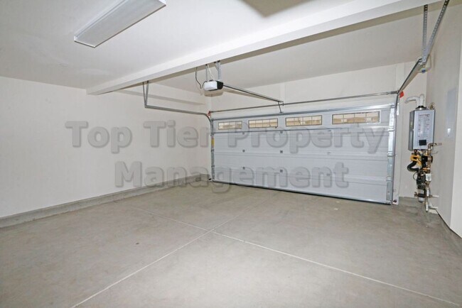 Building Photo - ***Charming 3 bed / 2.5 bath Townhome in O...