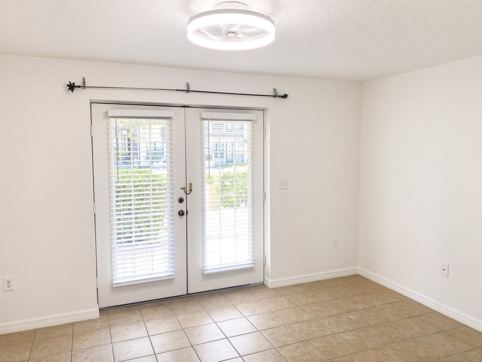 Building Photo - 634 Cohen Way