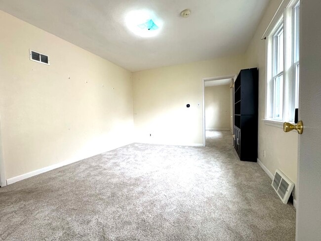 Building Photo - 2 Bed 1 Bath in WEBSTER GROVES w/ Fenced Yard