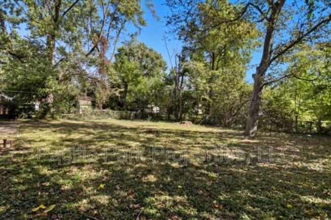 Building Photo - 3639 Richelieu Rd