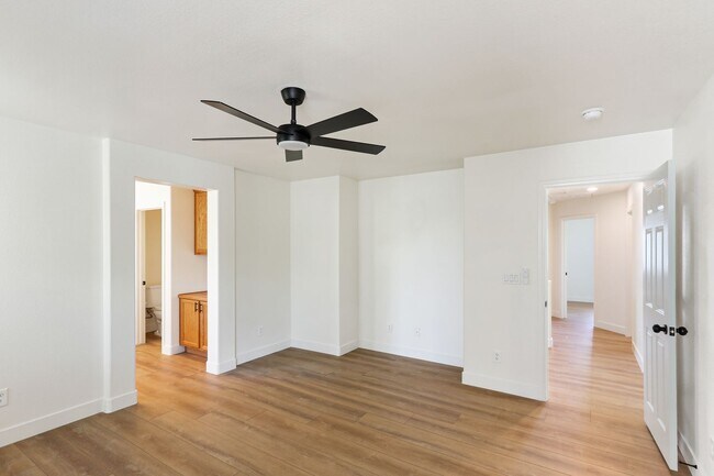 Building Photo - 5870 Lustrous Ct
