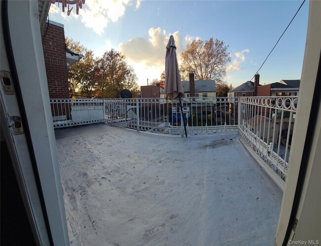 Building Photo - 61-52 148th Pl