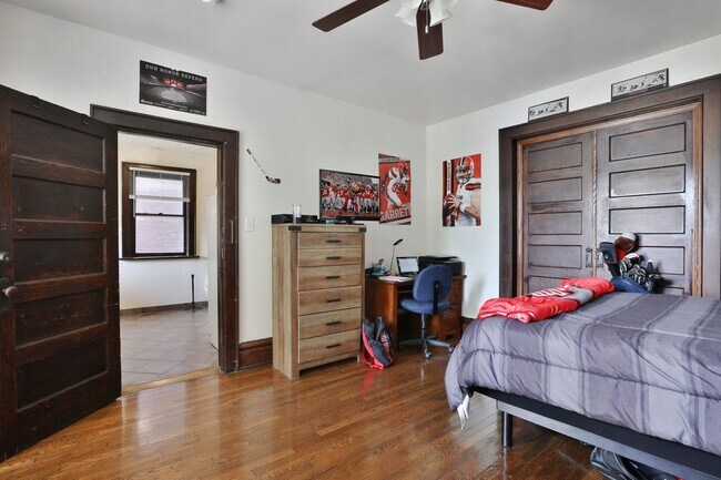 Building Photo - GREAT OSU SOUTH CAMPUS LOCATION - Ridiculously Nice back deck and off-street parking for everyone