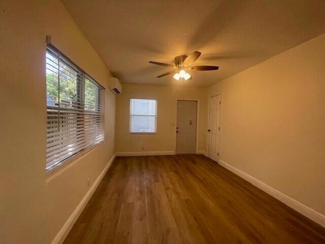 Building Photo - 304 N Tamarind Ave