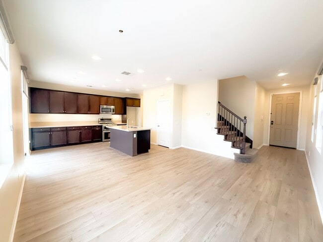 Building Photo - 10816 Lotus Dr