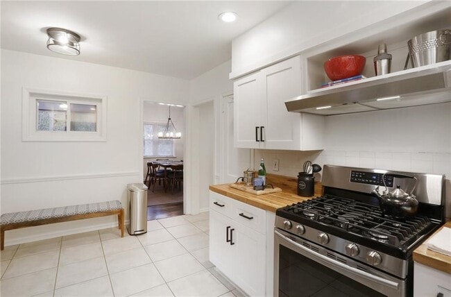 Building Photo - 961 E Rock Springs Rd NE