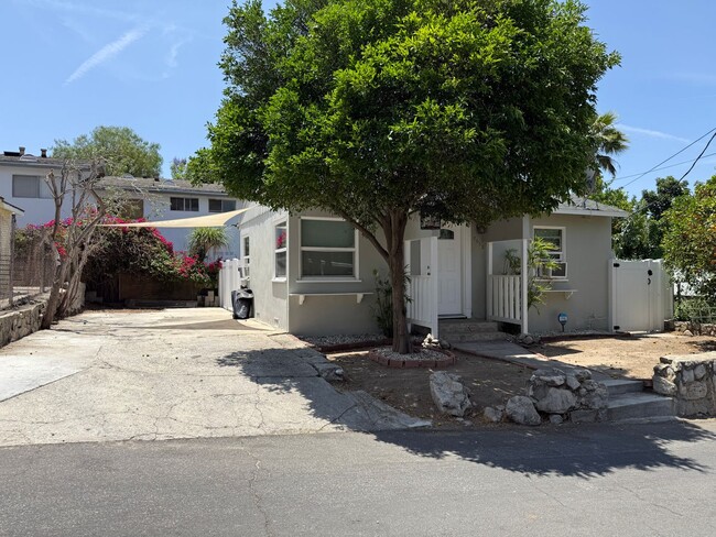 Building Photo - Remodeled Tujunga House