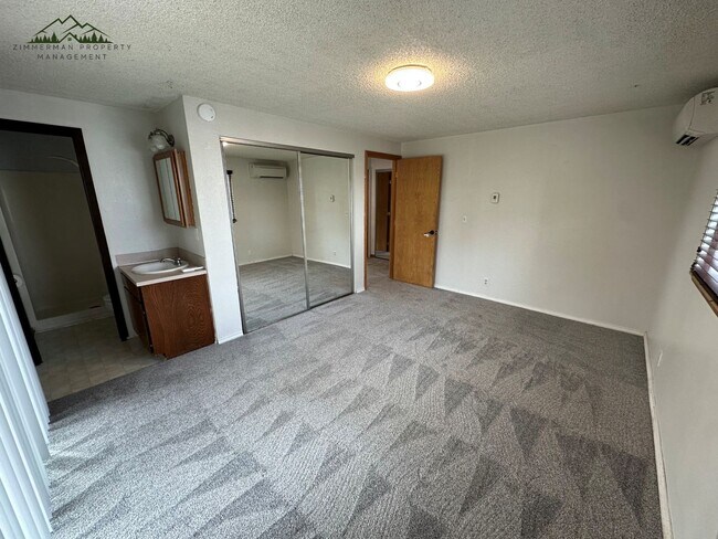 Building Photo - Update 3 bedroom 2 bathroom House