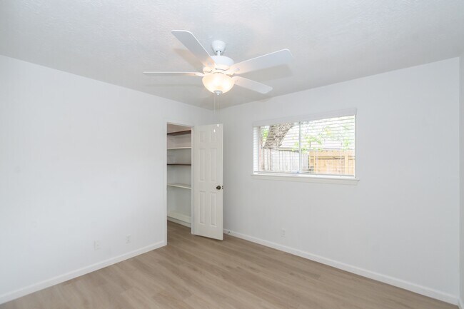 Building Photo - 5704 Leggett Ln